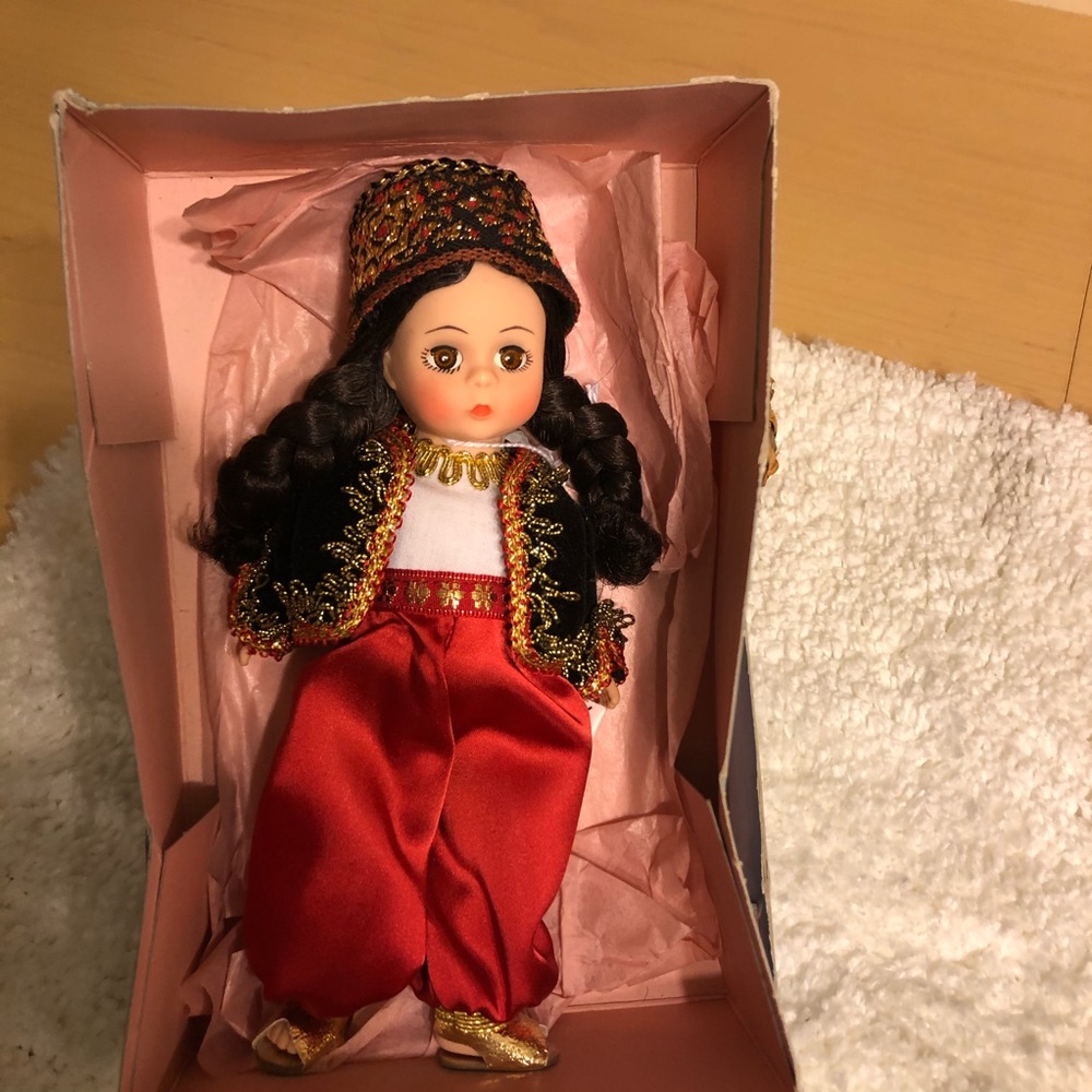 Madame Alexander Algeria 6” collector doll w/box.